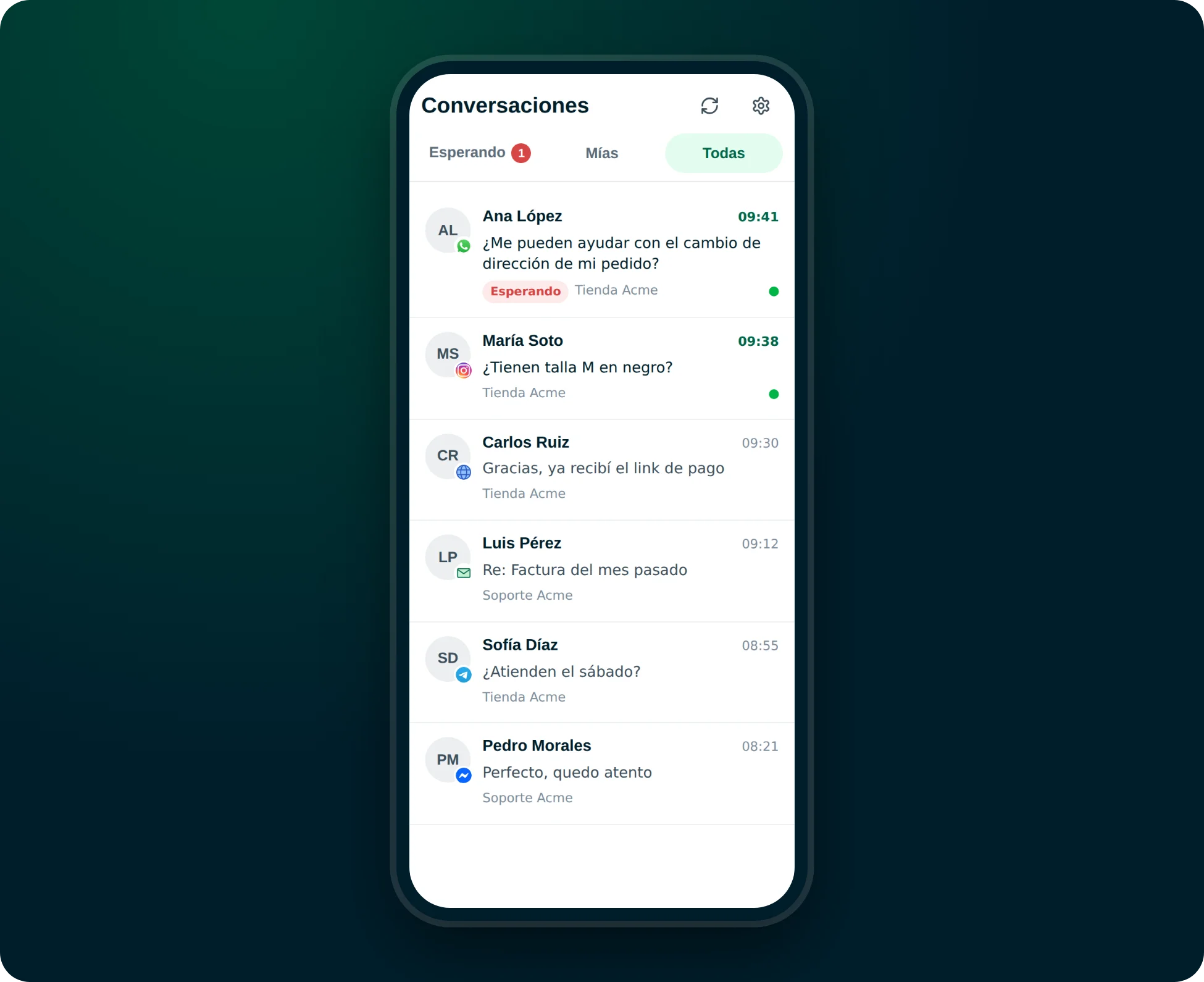Bandeja de conversaciones de ChatNorris en el celular, con mensajes de WhatsApp, Instagram, web, email, Telegram y Messenger
